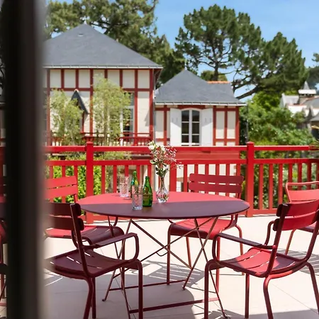 Le Saint Christophe Hotel 4*