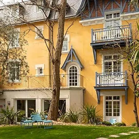 Le Saint Christophe Hotel 4*